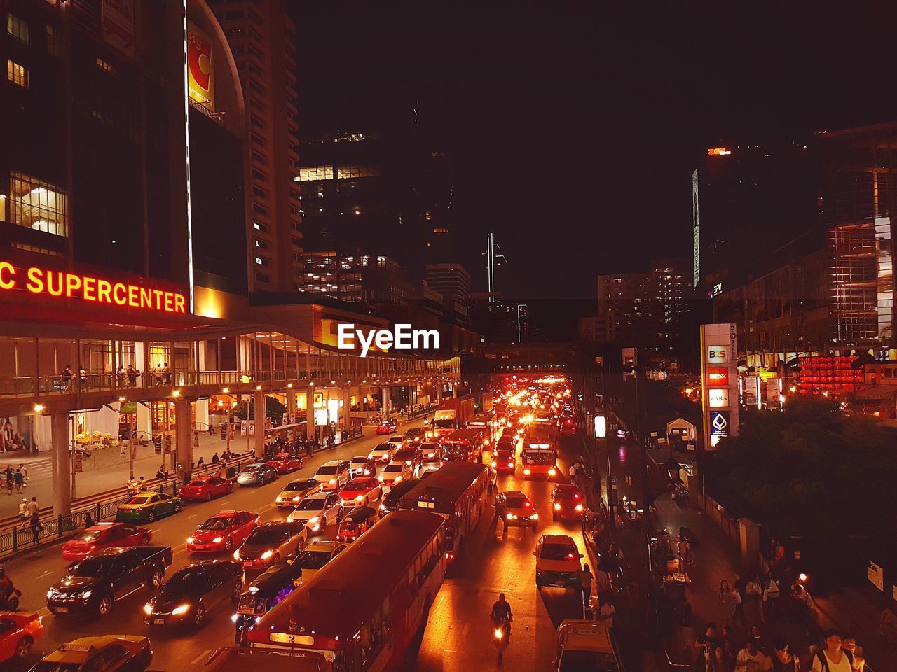 HIGH ANGLE VIEW OF ILLUMINATED CITY AT NIGHT