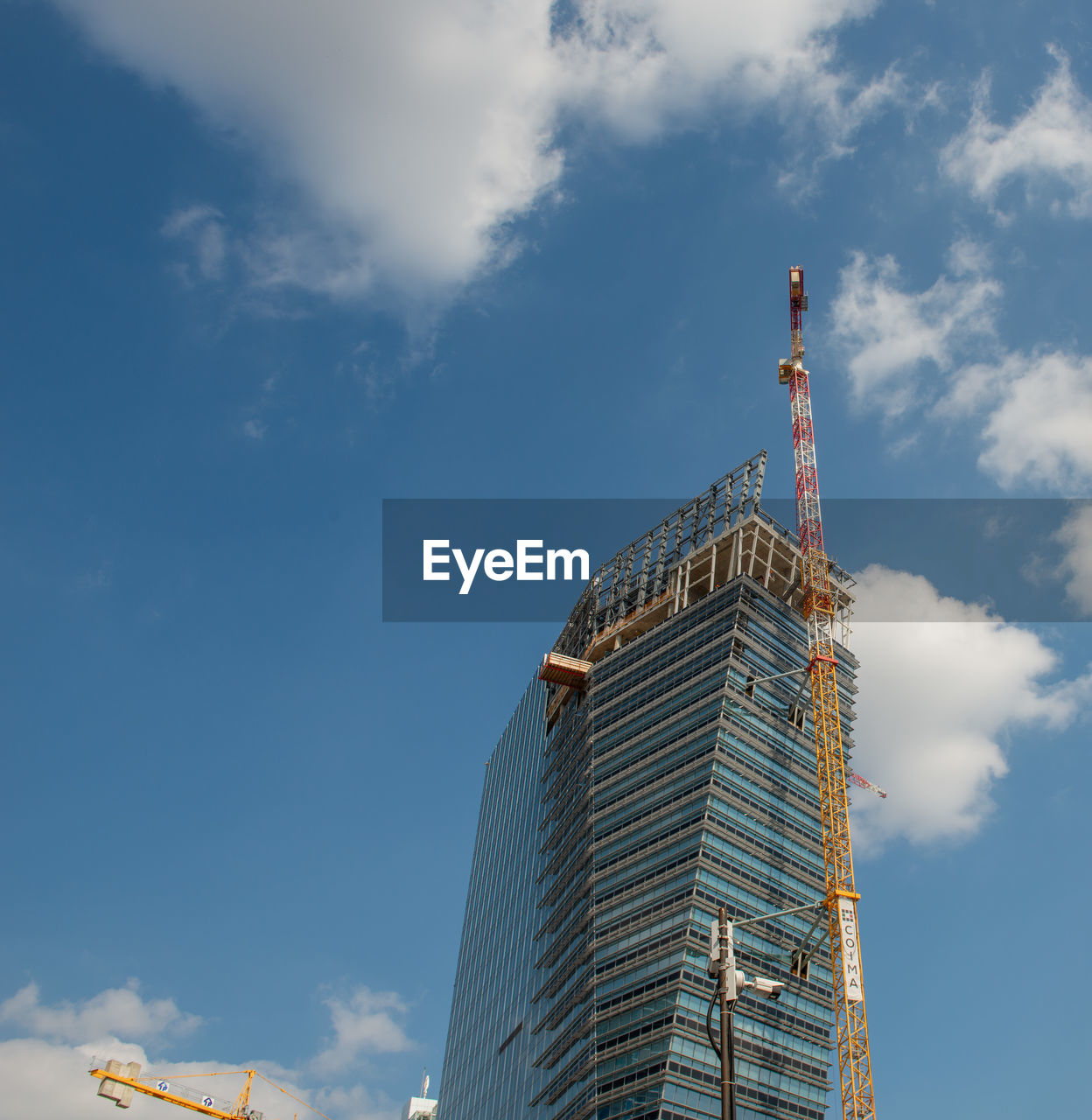 LOW ANGLE VIEW OF MODERN BUILDINGS AGAINST SKY