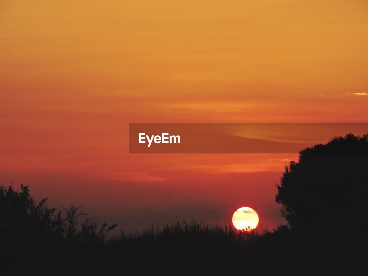 SCENIC VIEW OF SILHOUETTE LANDSCAPE AGAINST ROMANTIC SKY