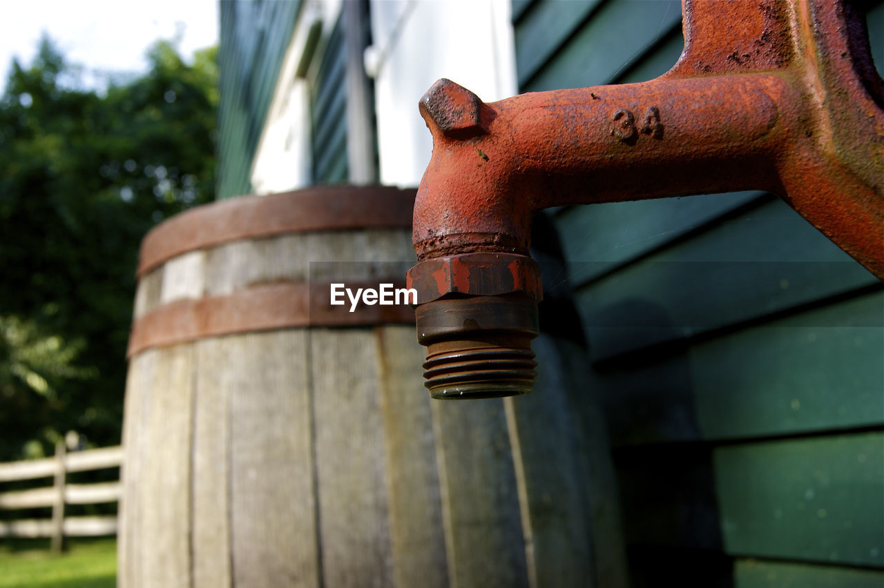 CLOSE-UP OF RUSTY MACHINE PART OF OLD BUILDING