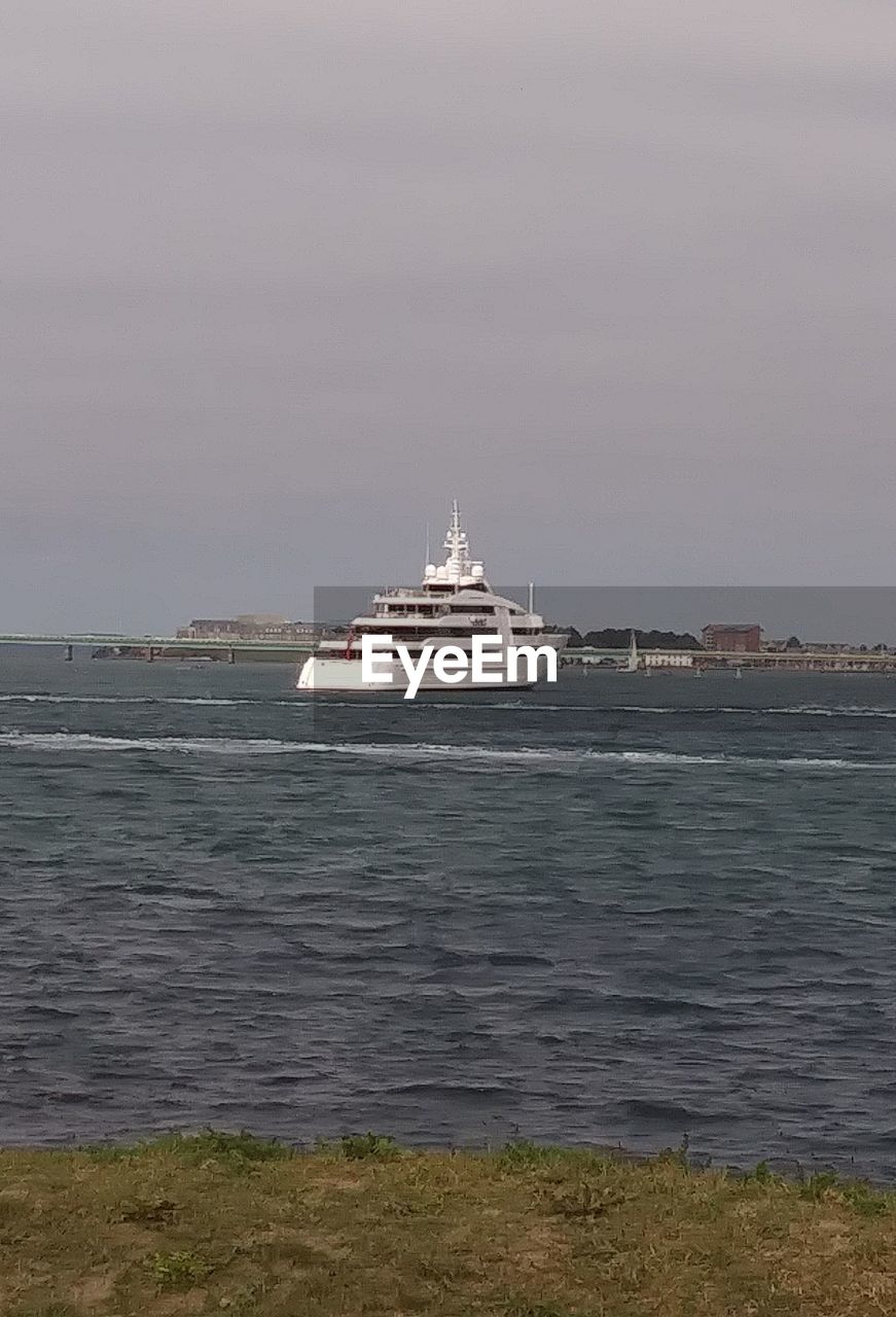 VIEW OF SHIP IN SEA AGAINST SKY