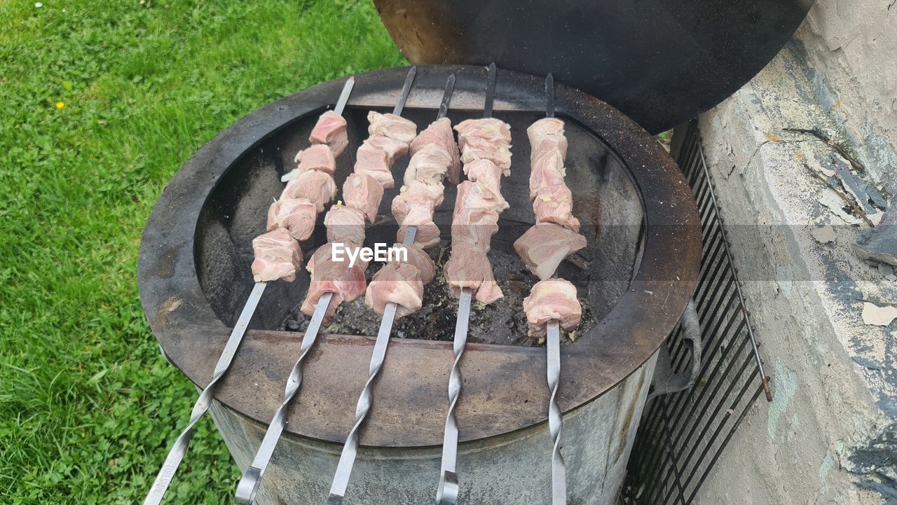 HIGH ANGLE VIEW OF VEGETABLES ON BARBECUE