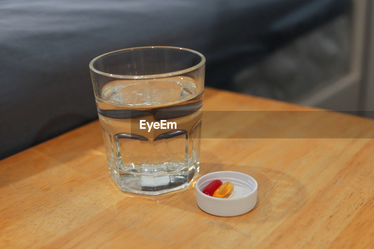 HIGH ANGLE VIEW OF WATER IN GLASS ON TABLE