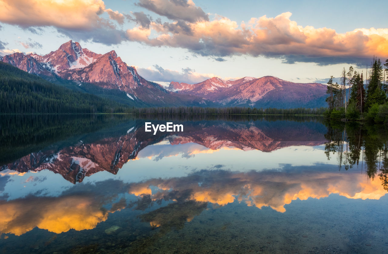 Reflection of mountains in lake against sky