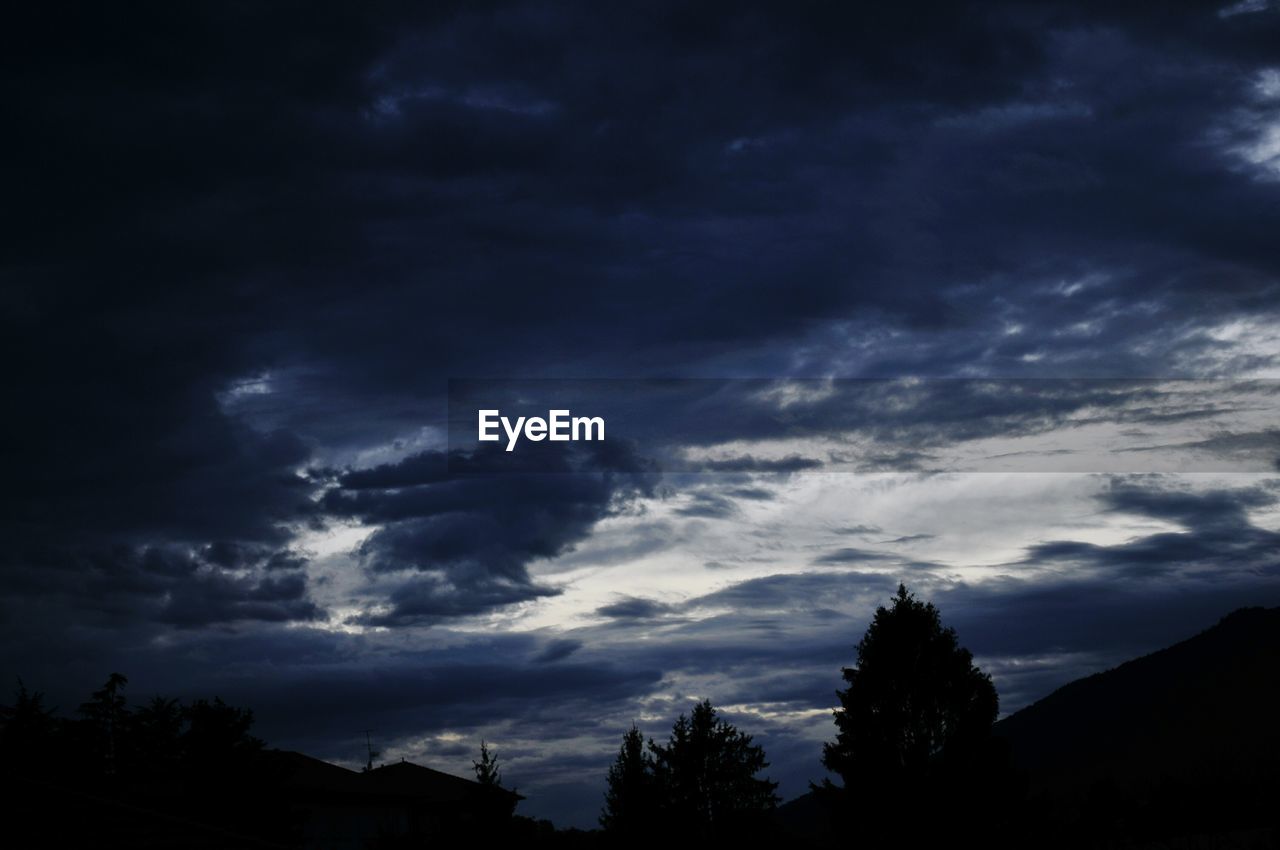 LOW ANGLE VIEW OF CLOUDY SKY