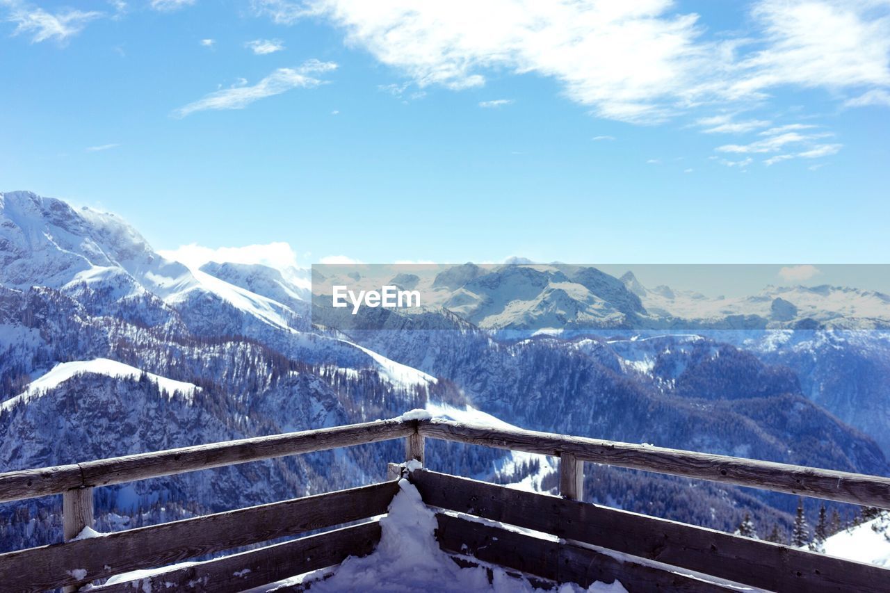 SCENIC VIEW OF SNOW COVERED MOUNTAINS AGAINST SKY