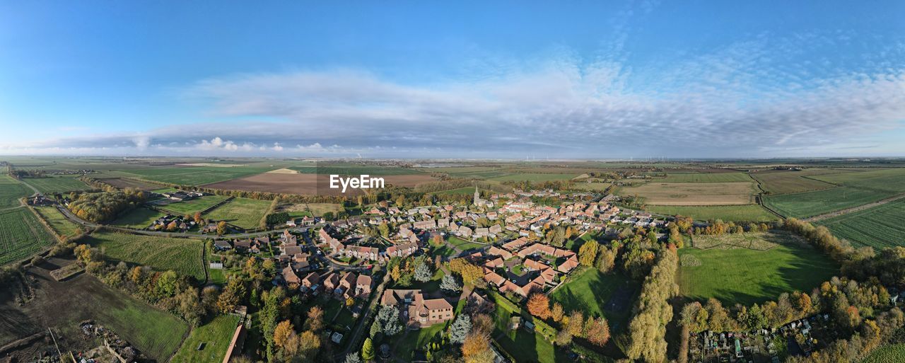 SCENIC VIEW OF FARM AGAINST SKY