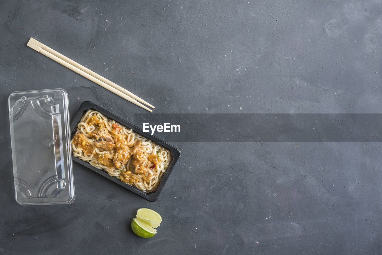 HIGH ANGLE VIEW OF FOOD ON TRAY