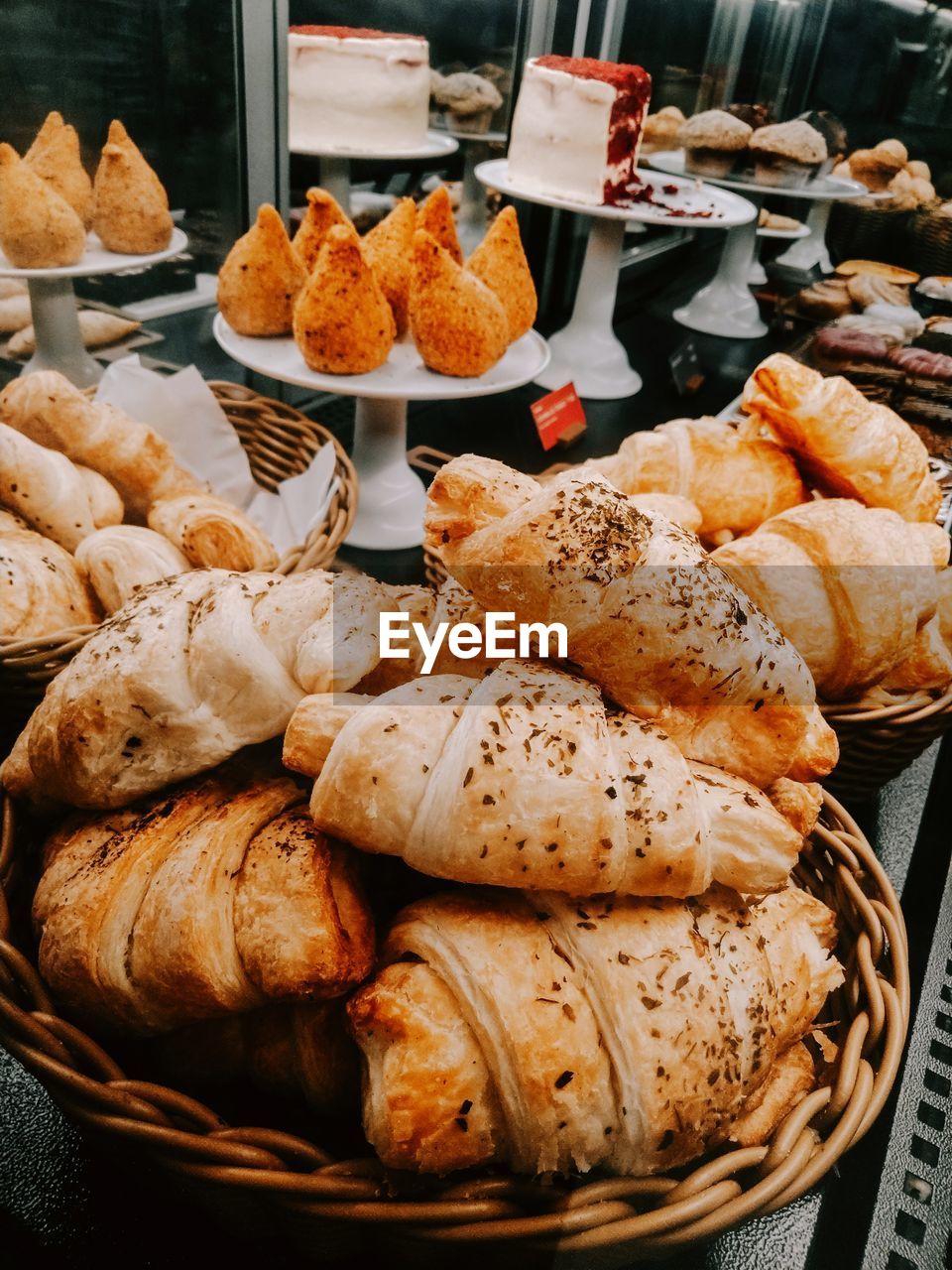 CLOSE-UP OF FOOD SERVED IN PLATE