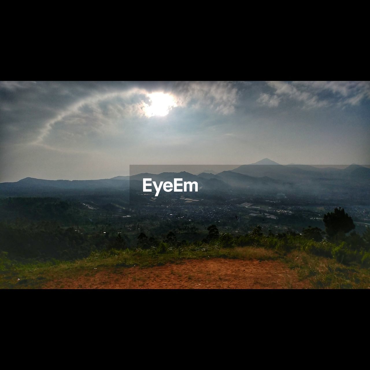 SCENIC VIEW OF LANDSCAPE AGAINST SKY DURING FOGGY WEATHER