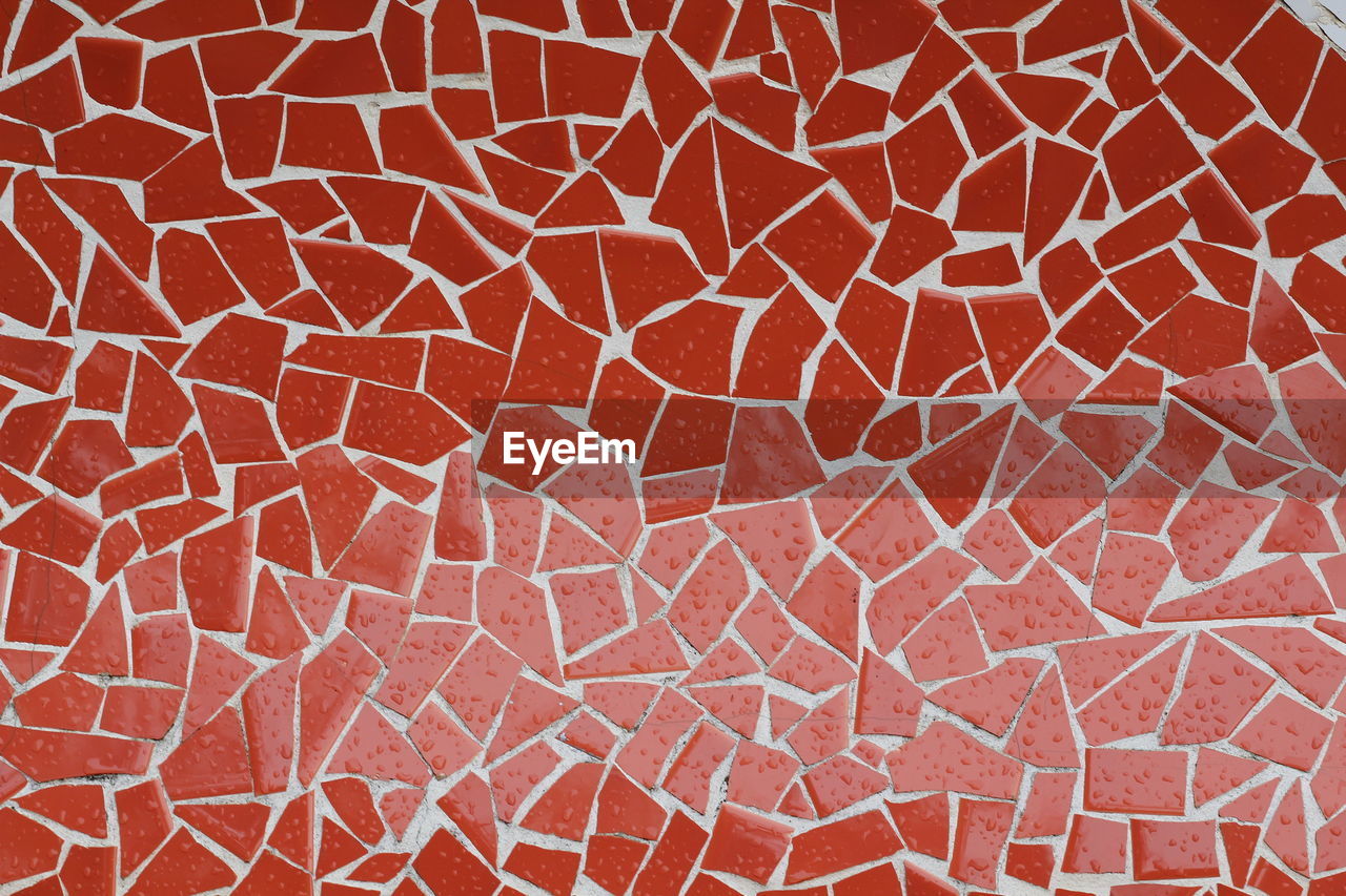 FULL FRAME SHOT OF TILED FLOOR WITH RED PATTERN