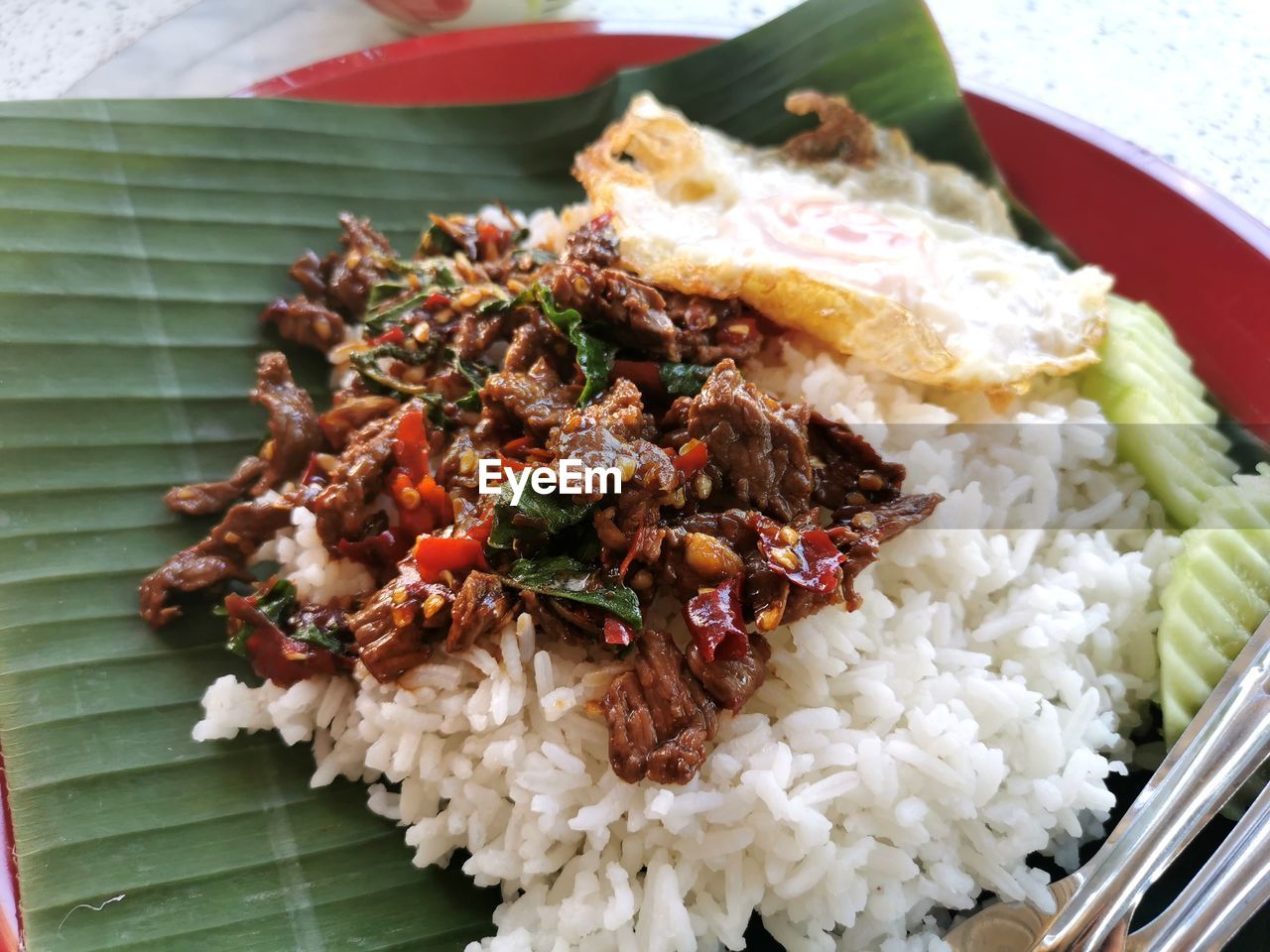 HIGH ANGLE VIEW OF FOOD ON TABLE