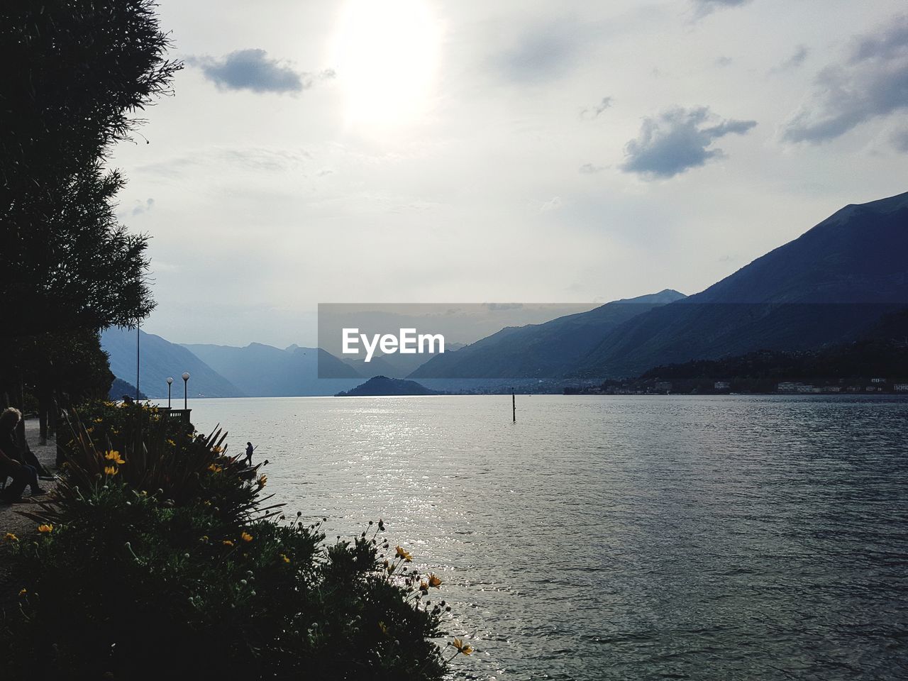 SCENIC VIEW OF SEA BY MOUNTAIN AGAINST SKY