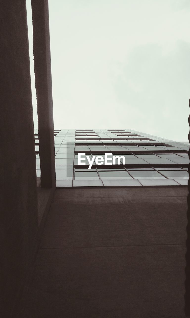 LOW ANGLE VIEW OF MODERN BUILDINGS AGAINST SKY