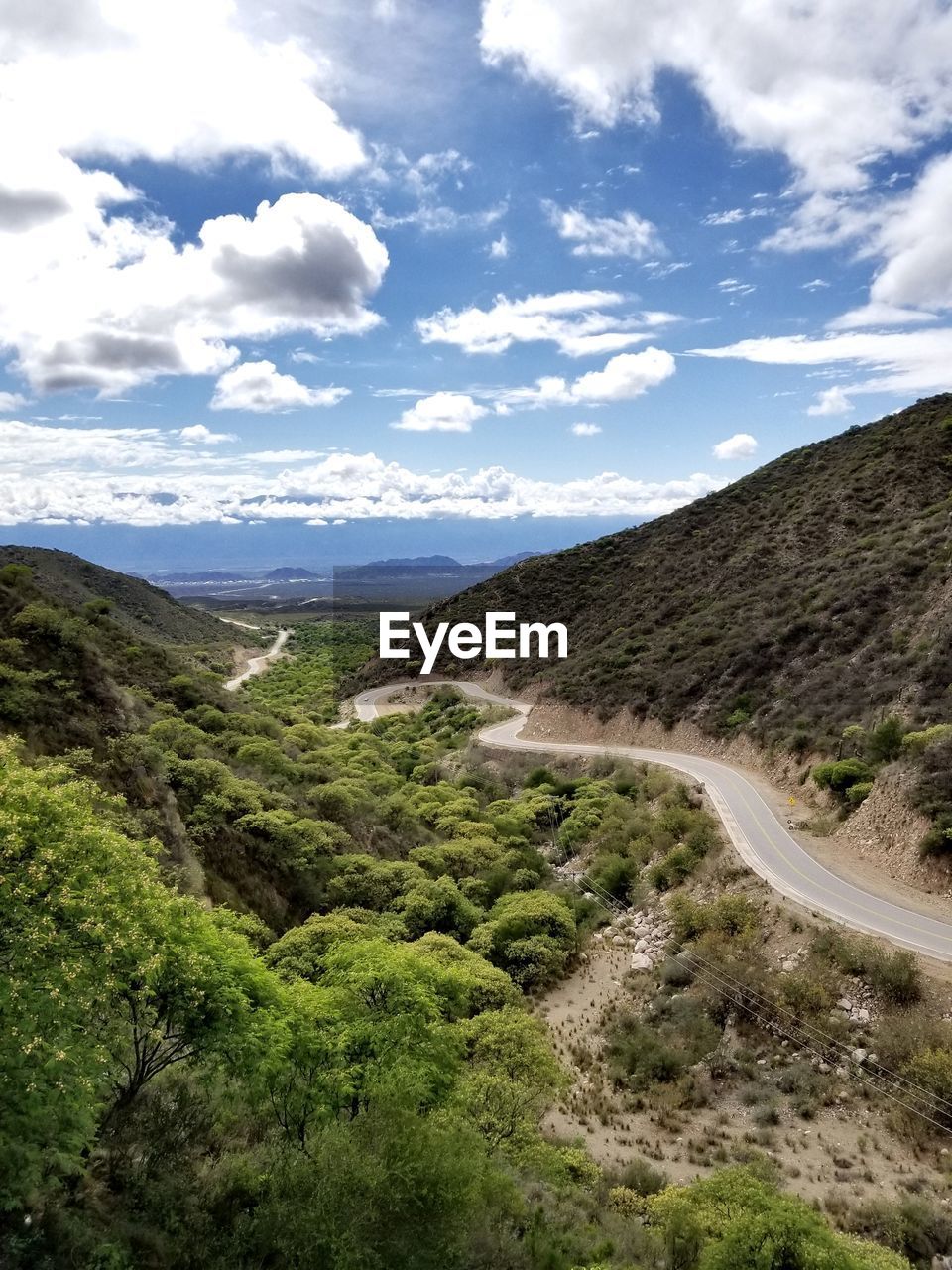 SCENIC VIEW OF LANDSCAPE AND MOUNTAINS AGAINST SKY