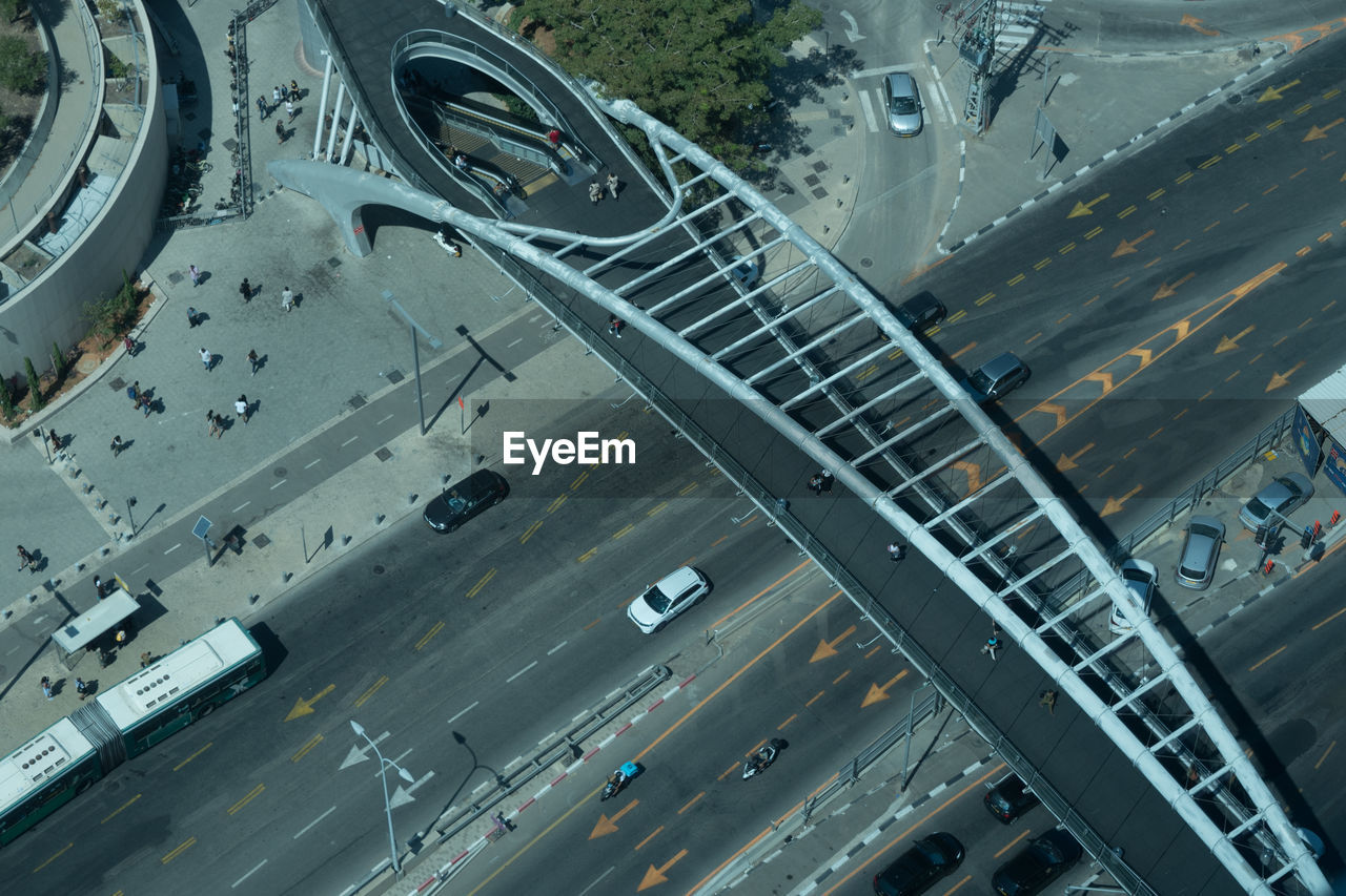 HIGH ANGLE VIEW OF CARS ON ROAD