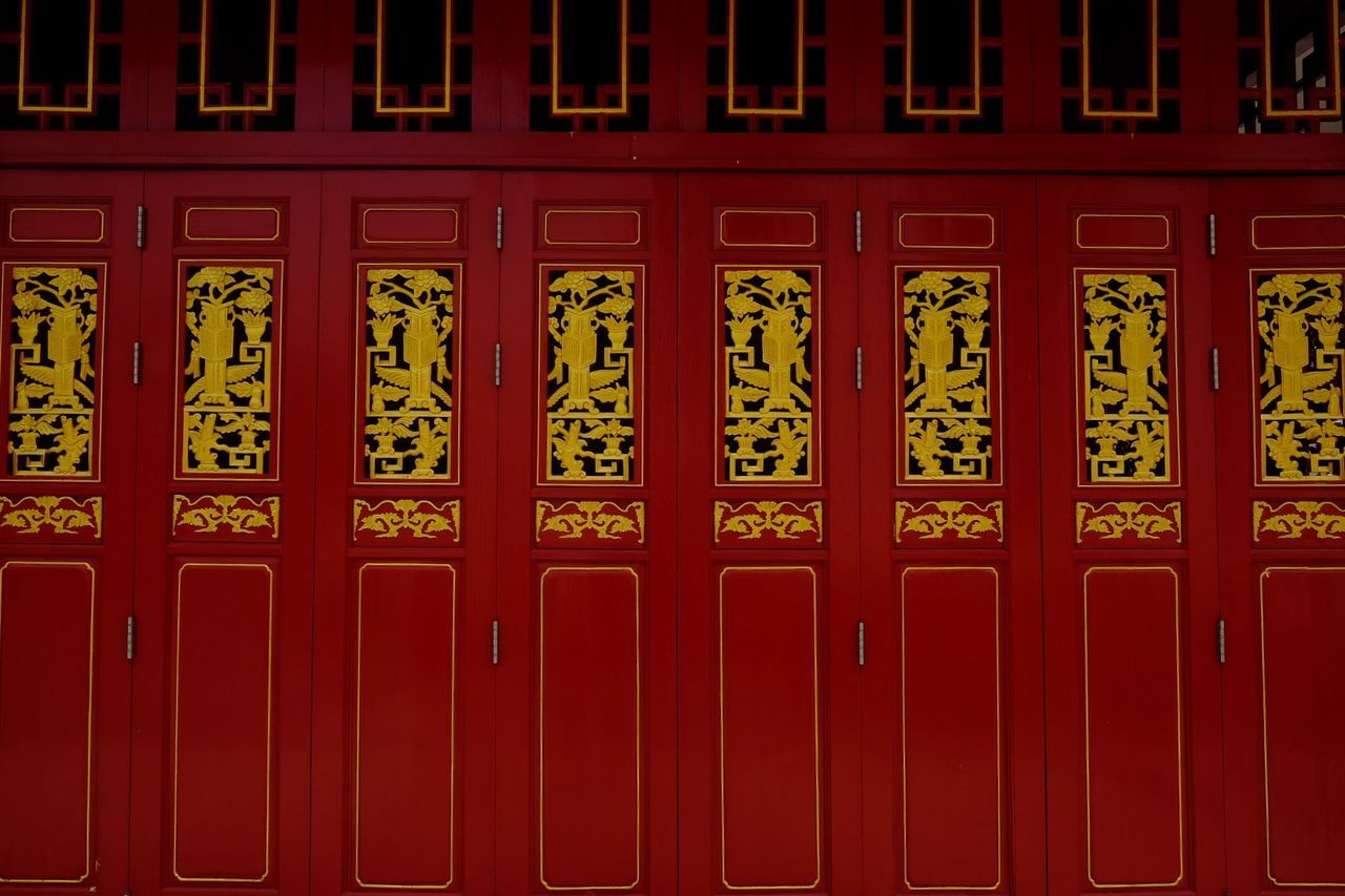 FULL FRAME SHOT OF CLOSED RED DOOR