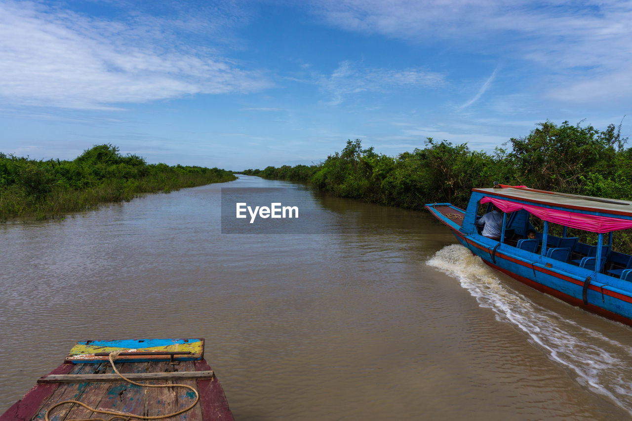 Tonle sap boat tour in siem reap, cambodia