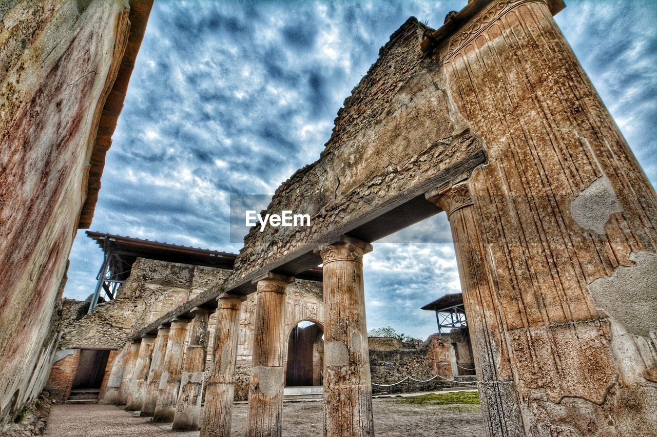 LOW ANGLE VIEW OF HISTORICAL BUILDING