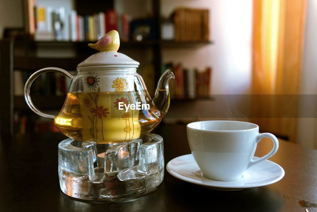 CLOSE-UP OF COFFEE CUP ON TABLE