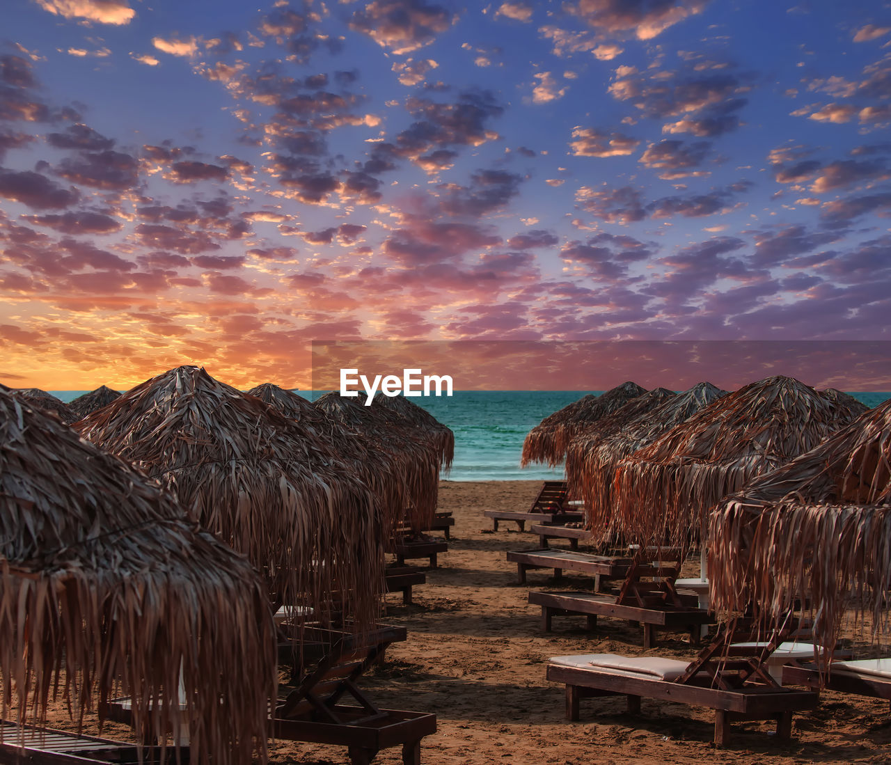 PANORAMIC VIEW OF SEA AGAINST SKY DURING SUNSET