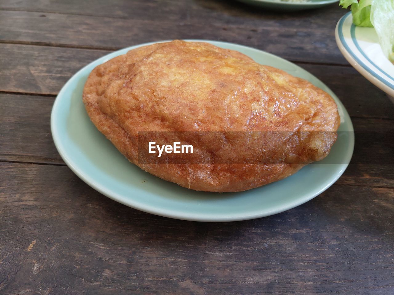 HIGH ANGLE VIEW OF MEAL ON TABLE