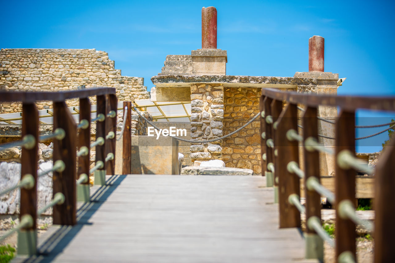 architecture, sky, built structure, nature, railing, travel destinations, vacation, blue, no people, travel, outdoors, building exterior, sunlight, landmark, history, day, tourism, bridge, the way forward, building, gate, the past, sunny, city, footpath