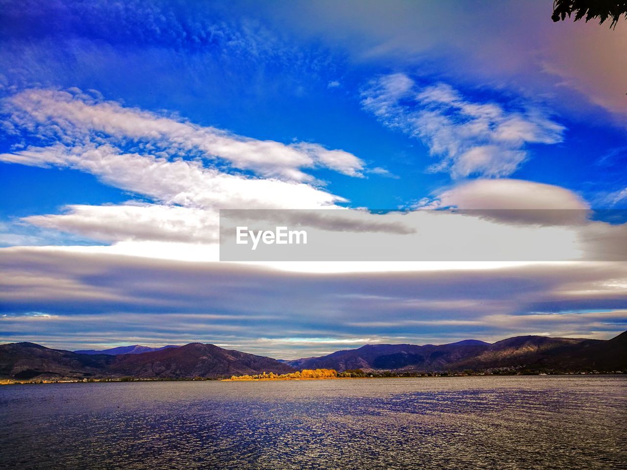 SCENIC VIEW OF LANDSCAPE AND MOUNTAINS AGAINST SKY