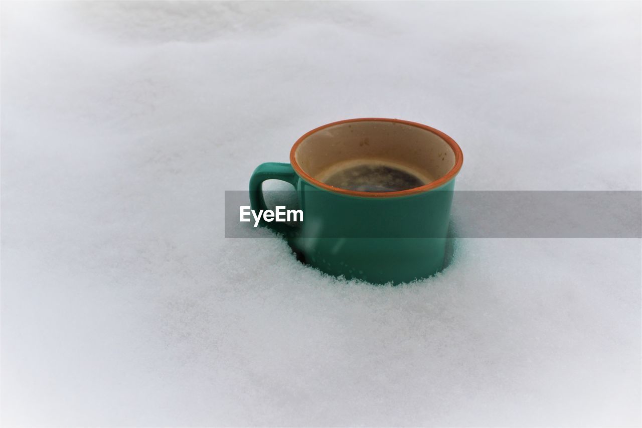 CLOSE-UP OF COFFEE CUP ON TABLE