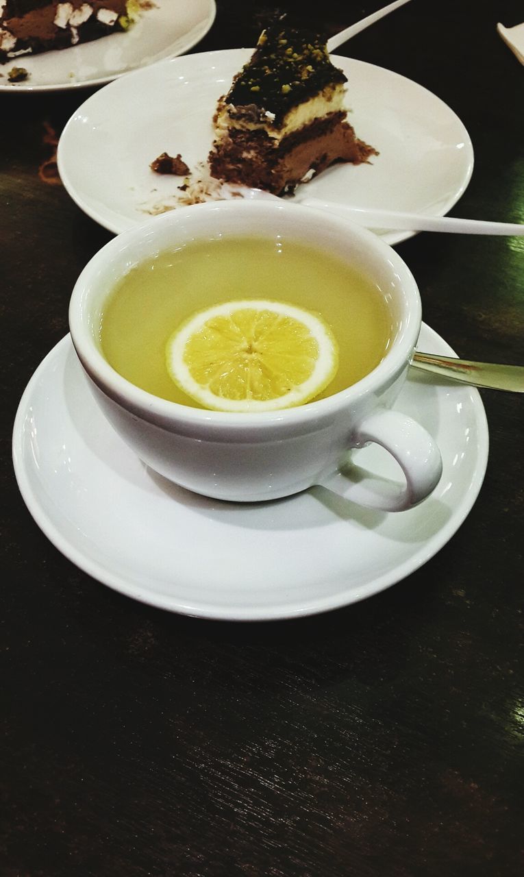 CLOSE-UP OF TEA IN CUP ON TABLE