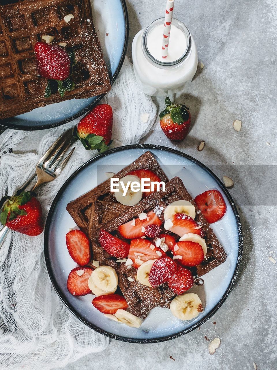 HIGH ANGLE VIEW OF DESSERT ON PLATE