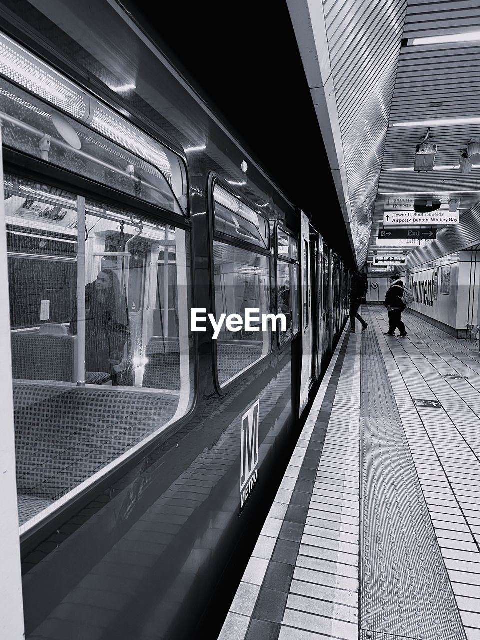 transportation, rail transportation, public transportation, mode of transportation, railroad station, travel, transport, railroad station platform, train, black and white, architecture, public transport, subway train, metro, monochrome, subway, indoors, railroad track, track, monochrome photography, group of people, passenger, city, adult, vehicle, metro station, lifestyles, train station, men, commuter, city life, journey, passenger train, women, motion, built structure