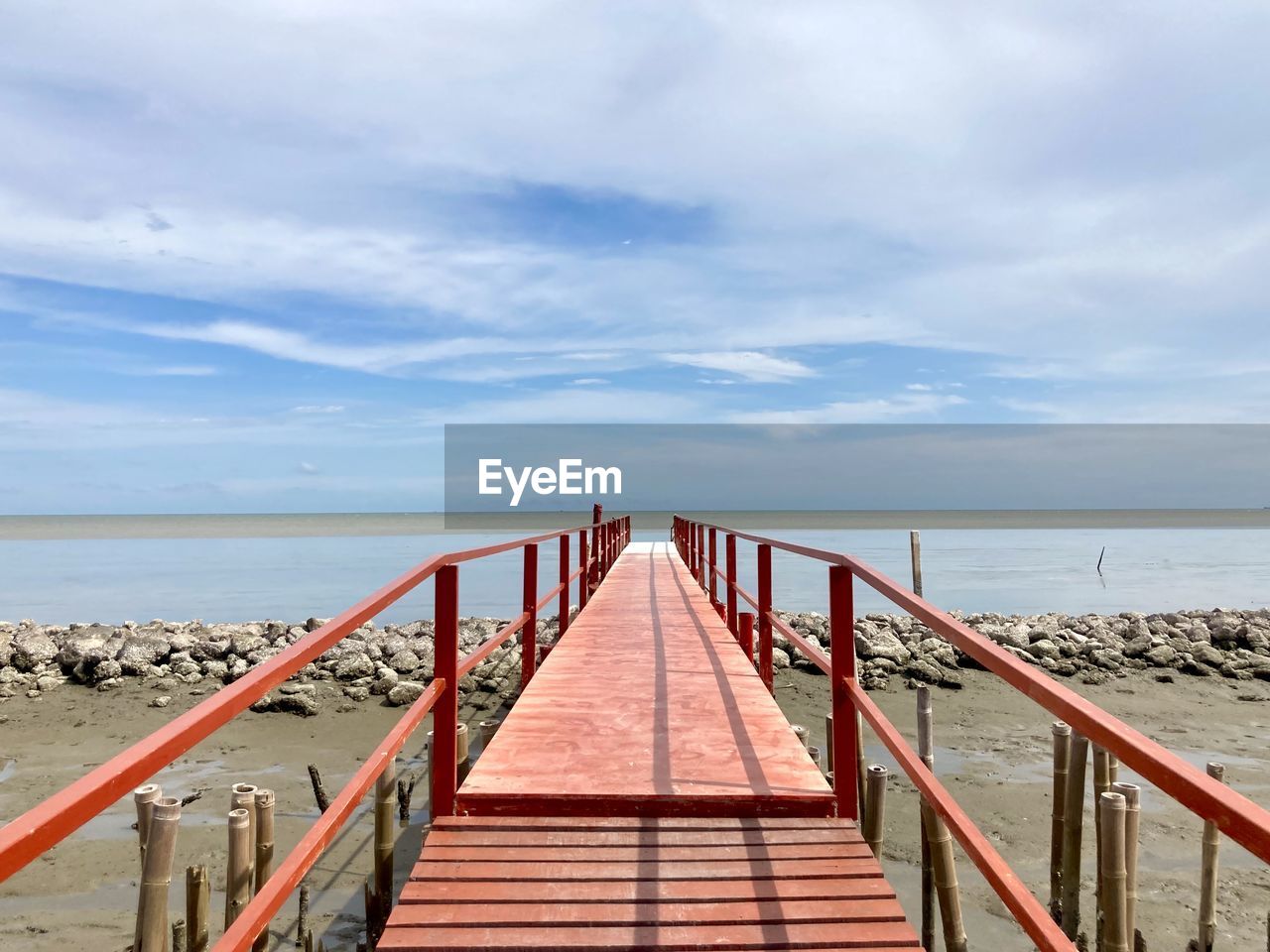 The isle pathway to the blue sky ocean of the true nature