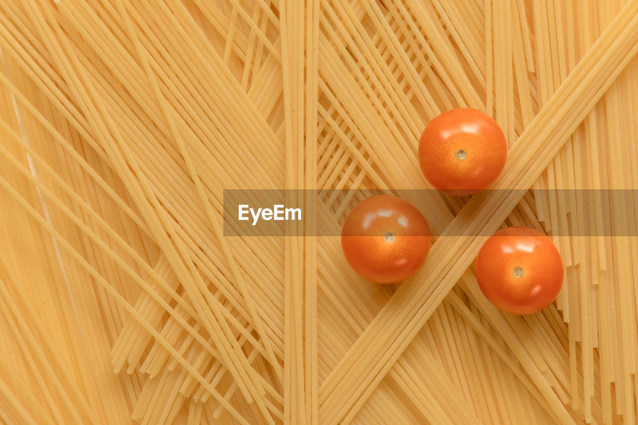 Close-up of spaghetti and tomatoes, full frame