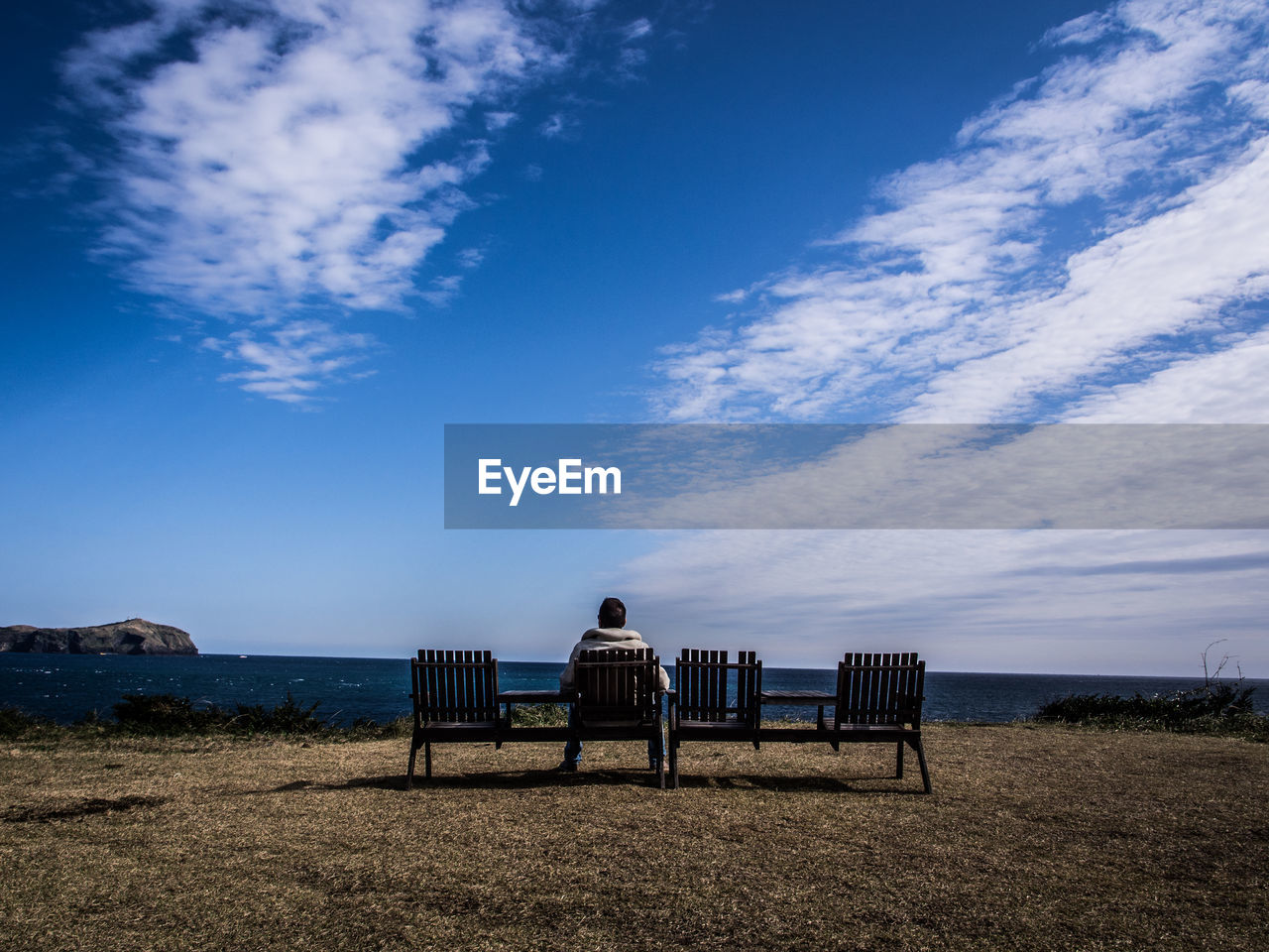 SCENIC VIEW OF SEA AGAINST BLUE SKY