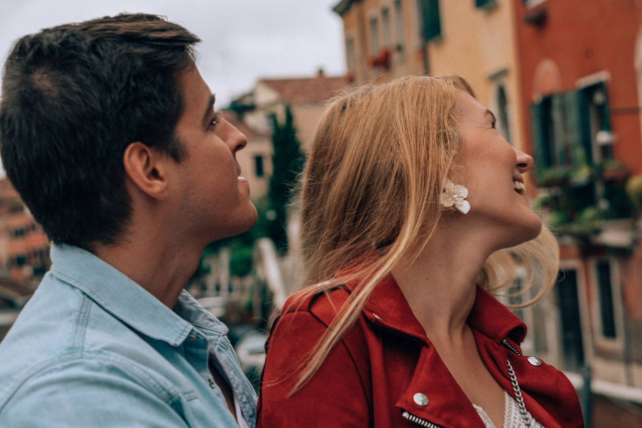 SIDE VIEW OF COUPLE KISSING