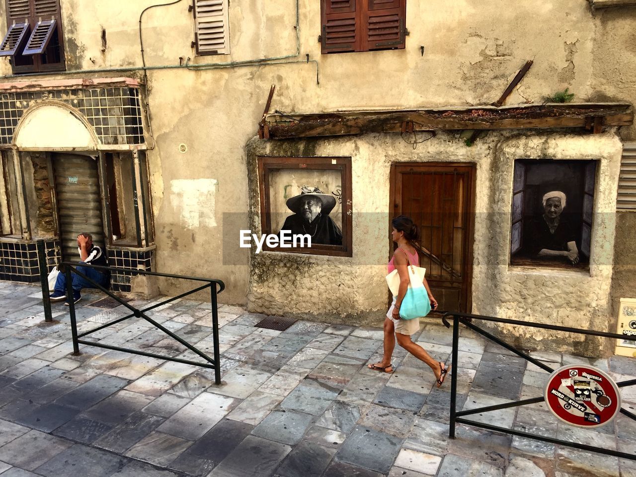 PEOPLE WALKING ON BUILDING ENTRANCE