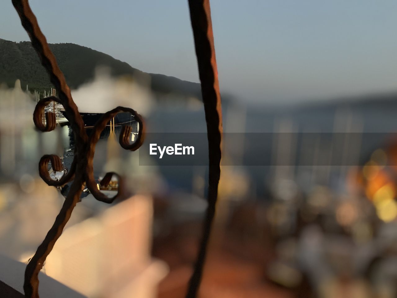 CLOSE-UP OF METAL CHAIN AGAINST SKY