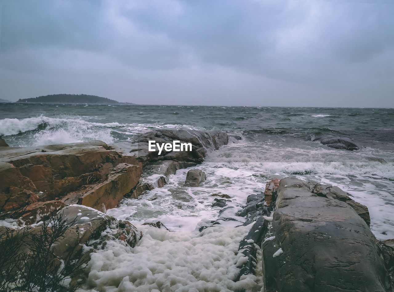 PANORAMIC SHOT OF SEA AGAINST SKY