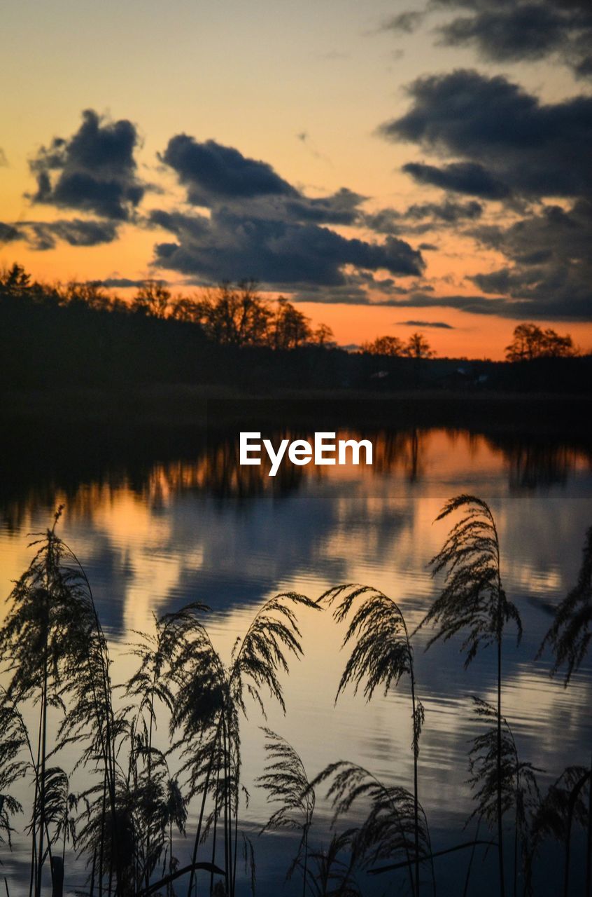 SCENIC VIEW OF LAKE AT SUNSET