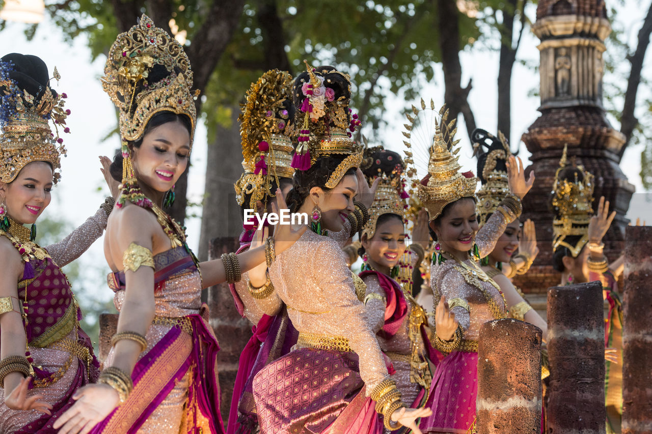 PANORAMIC VIEW OF STATUES AT TEMPLE