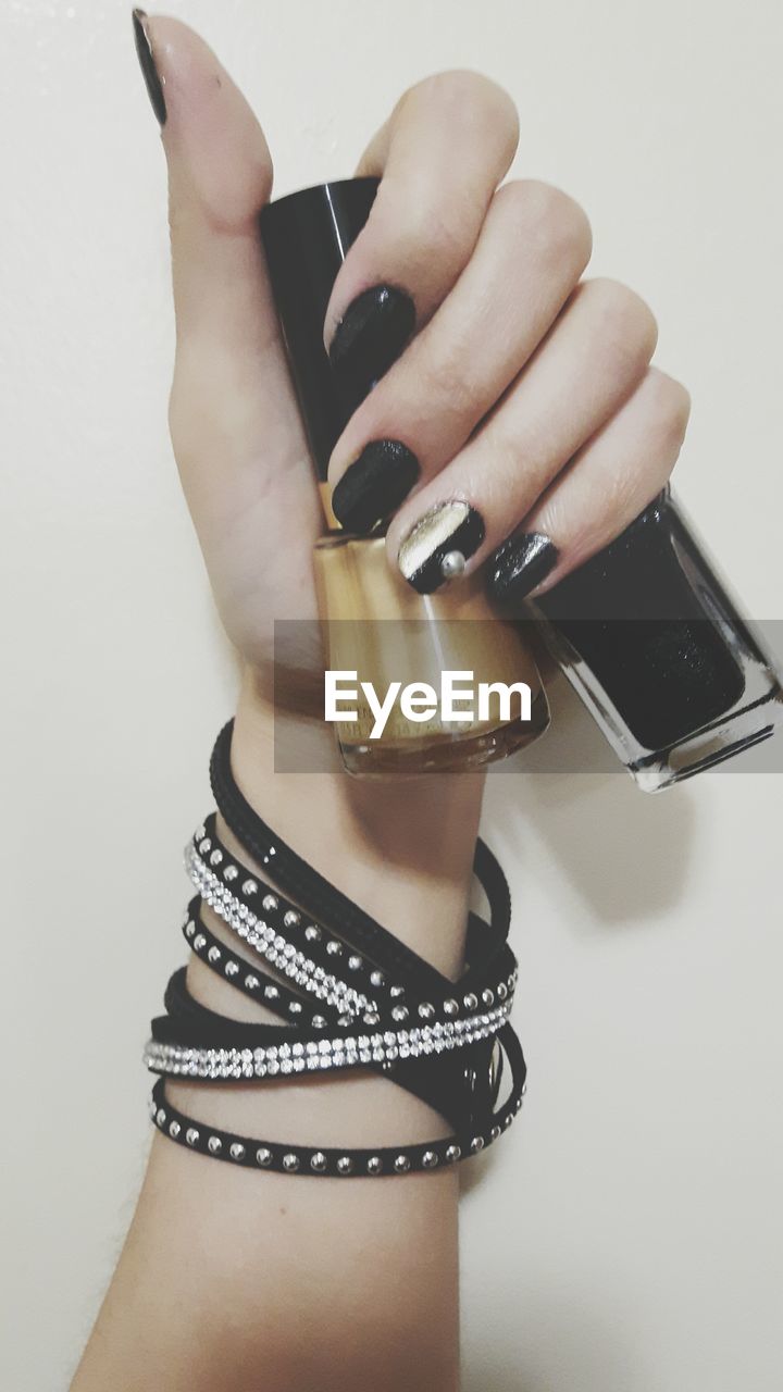 CLOSE-UP OF WOMAN HAND WITH TATTOO ON THE BACKGROUND