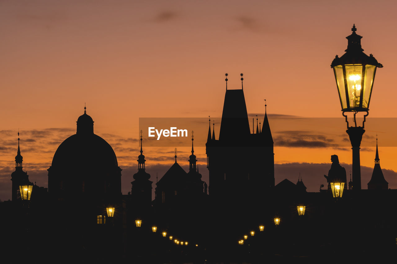 SILHOUETTE BUILDINGS AGAINST SKY AT SUNSET