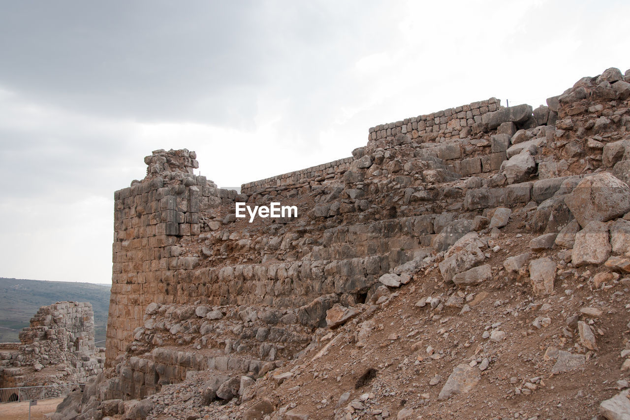 LOW ANGLE VIEW OF FORT AGAINST THE SKY