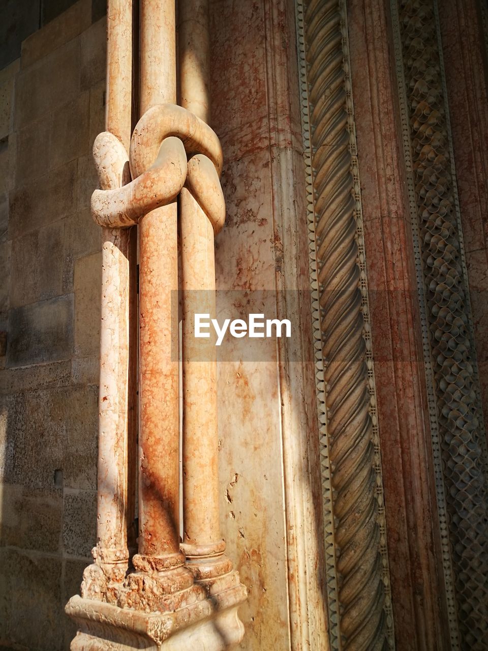 CLOSE-UP OF RUSTY PIPE ON METAL PIPES