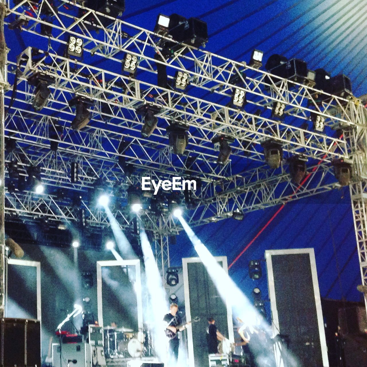 LOW ANGLE VIEW OF ILLUMINATED LIGHTING EQUIPMENT AT NIGHTCLUB