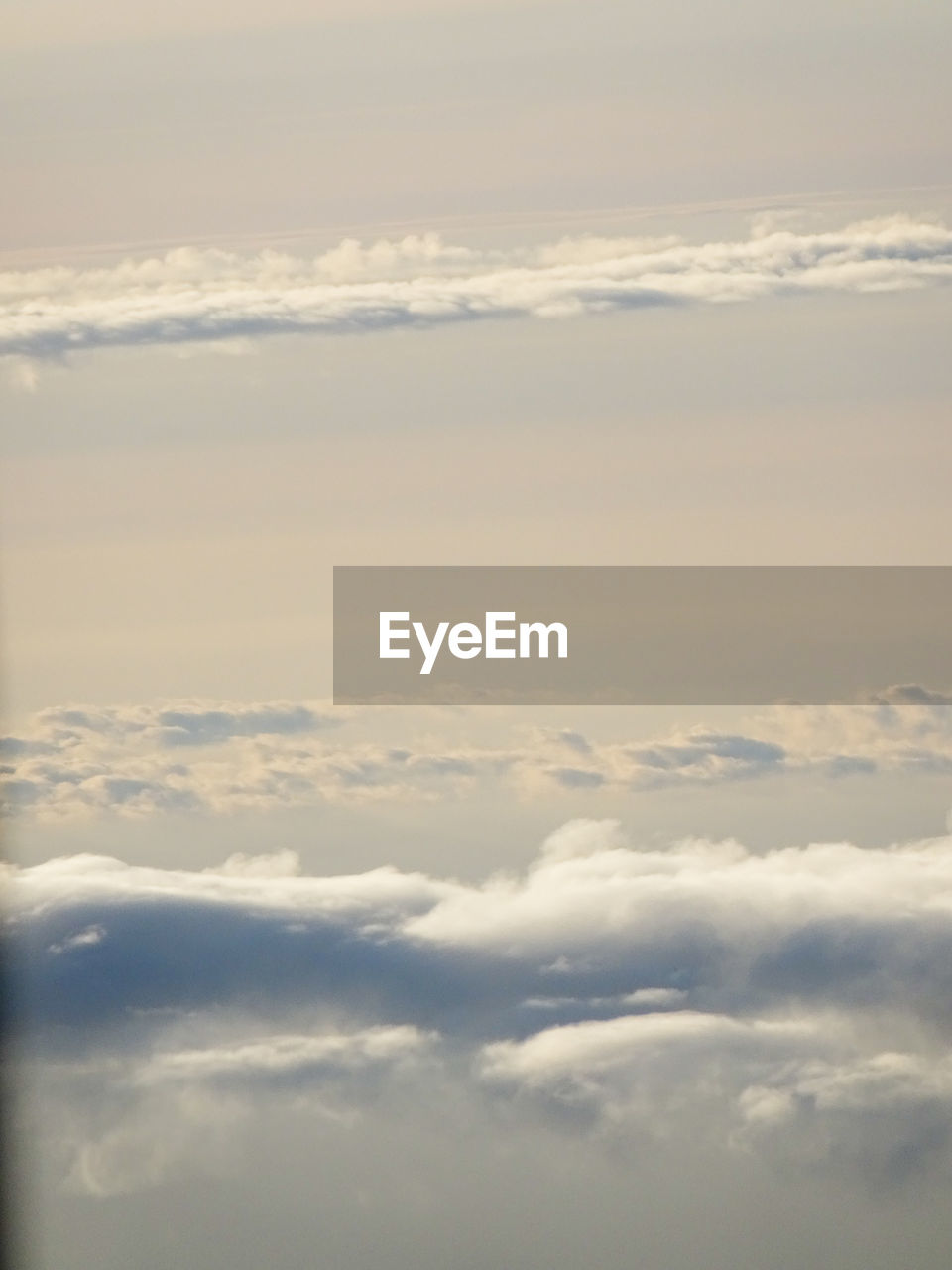 AERIAL VIEW OF SEA AGAINST CLOUDY SKY