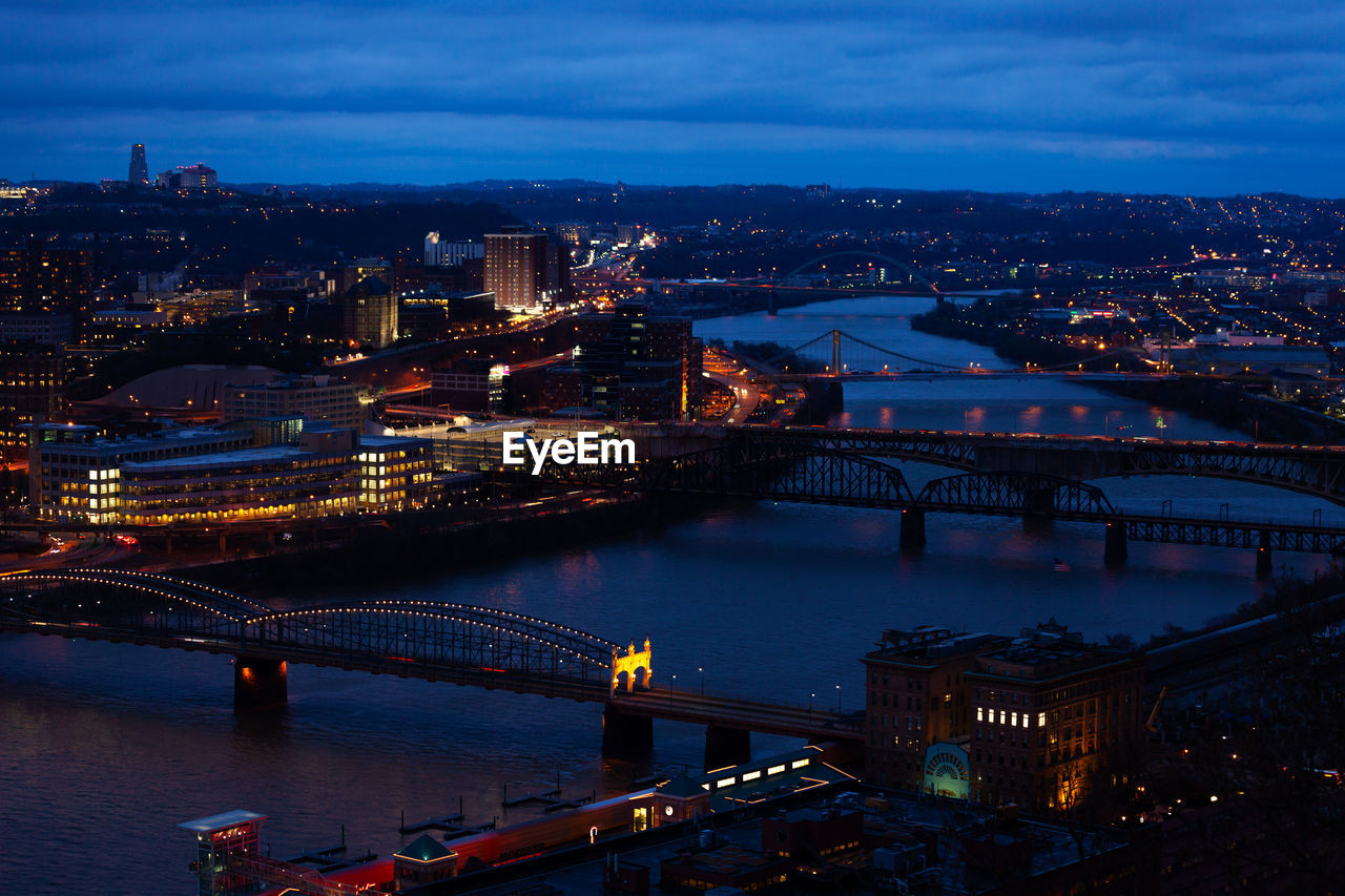 HIGH ANGLE VIEW OF ILLUMINATED BRIDGE AT NIGHT