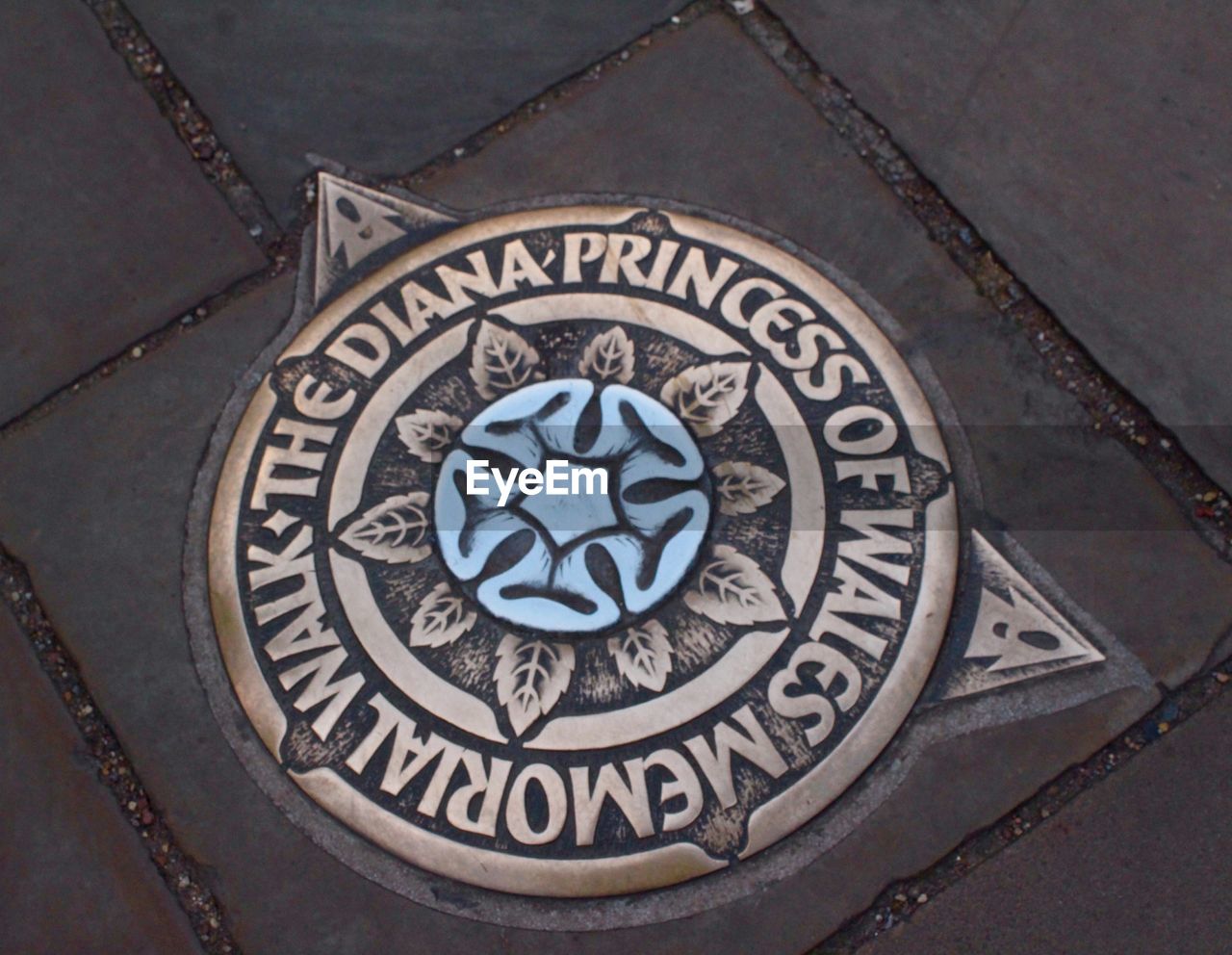 HIGH ANGLE VIEW OF ORNATE TEXT ON METAL