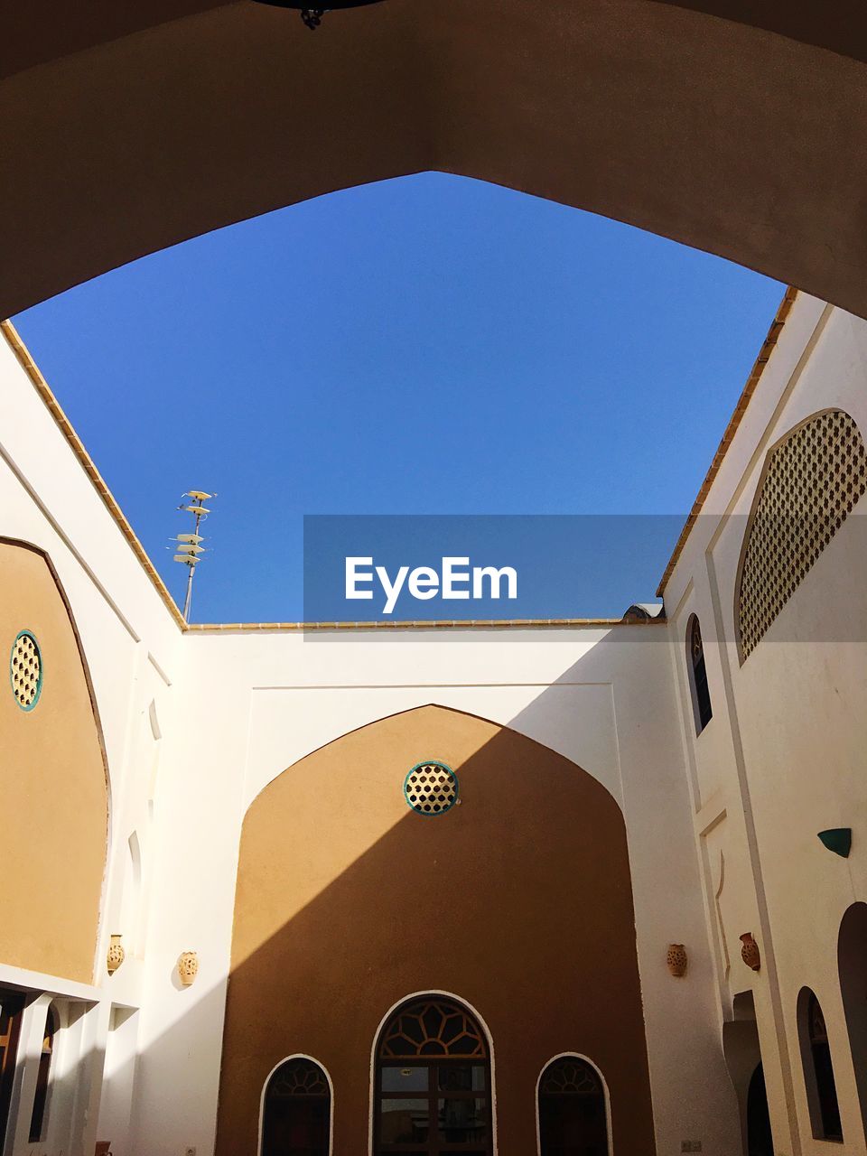 LOW ANGLE VIEW OF BUILDINGS AGAINST CLEAR SKY